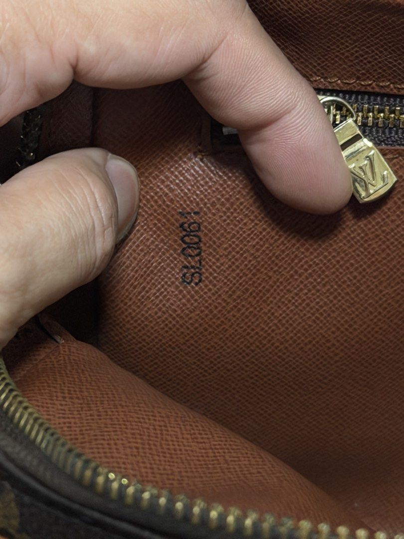 LV MONOGRAM CLUTCH BAG (Category: Luxury Bags & Wallets) located in Paranaque City. Submitted by glendalecollection (Listing ID 1464192143, Image 3). Description: Vintage LV monogram cluth bag Good condition Coded .