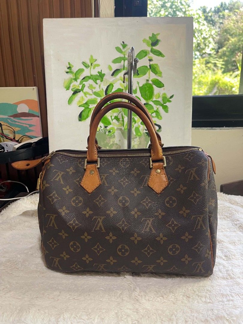 Lv Monogram speedy 30 with flaws (Category: Tote Bags) located in Naawan. Submitted by twillycalledprelovedbags (Listing ID 1464169389, Image 1). Description: issue crack leather sa lips.
