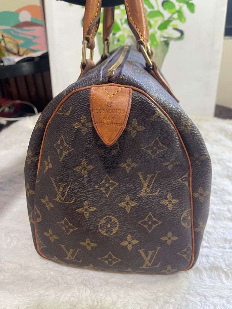 Lv Monogram speedy 30 with flaws (Category: Tote Bags) located in Naawan. Submitted by twillycalledprelovedbags (Listing ID 1464169389, Image 2). Description: issue crack leather sa lips.