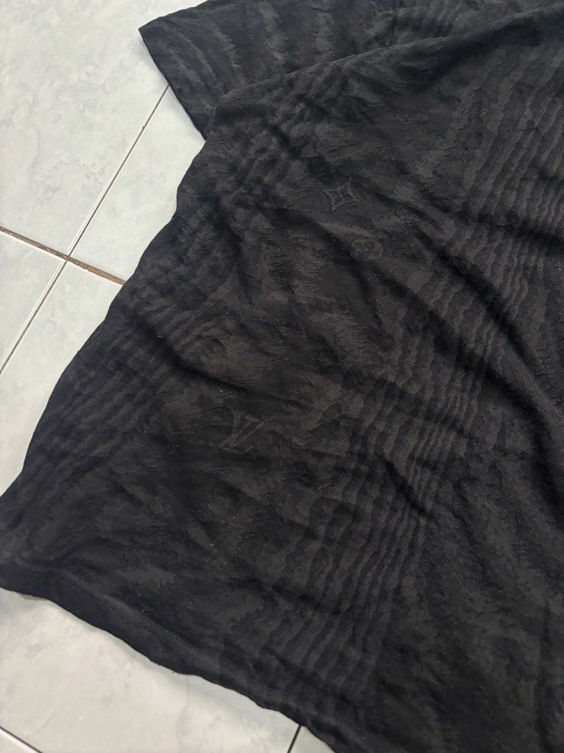 LV Patterned Monogram AOP (Category: Tshirts & Polo Shirts ) located in Patnongon. Submitted by lukisthriftz (Listing ID 1464149322, Image 3). Description: 21.5x26 Large to XL Good as new Complete tags Parang knitted style.