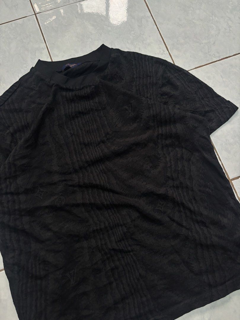LV Patterned Monogram AOP (Category: Tshirts & Polo Shirts ) located in Patnongon. Submitted by lukisthriftz (Listing ID 1464149322, Image 2). Description: 21.5x26 Large to XL Good as new Complete tags Parang knitted style.