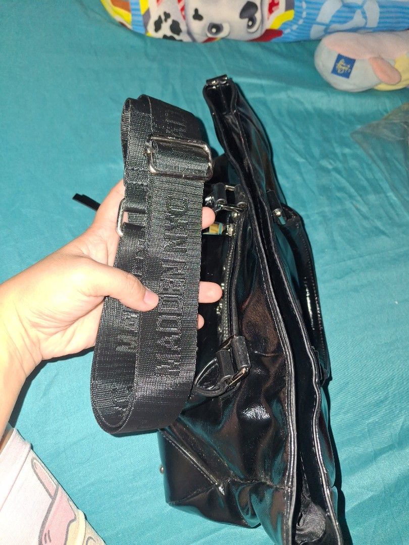 Madden Nyc Crossbody (Category: Cross-body Bags) located in Bayambang. Submitted by jolene2022 (Listing ID 1464169416, Image 3). Description: loc pangasinan payment first.