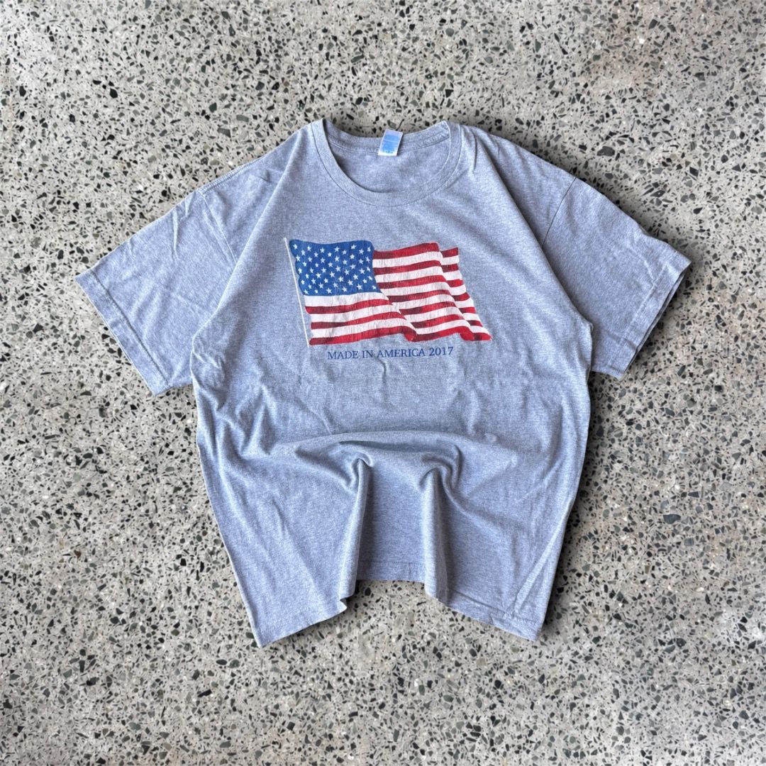 MADE IN AMERICAN 2017 (Category: Tshirts & Polo Shirts ) located in Quezon City. Submitted by theq.thriftshop (Listing ID 1464147668, Image 1). Description: PLEASE READ FIRST! MINE ₱349 + sf (FIXED) Size L (L 27.5”, W 22.5”) Issues: Cracked print, tiny pit rip Color may vary due to lighting Model’s height: 5’9 💸 G-Cash payment 📦 J&T Nationwide shipping.