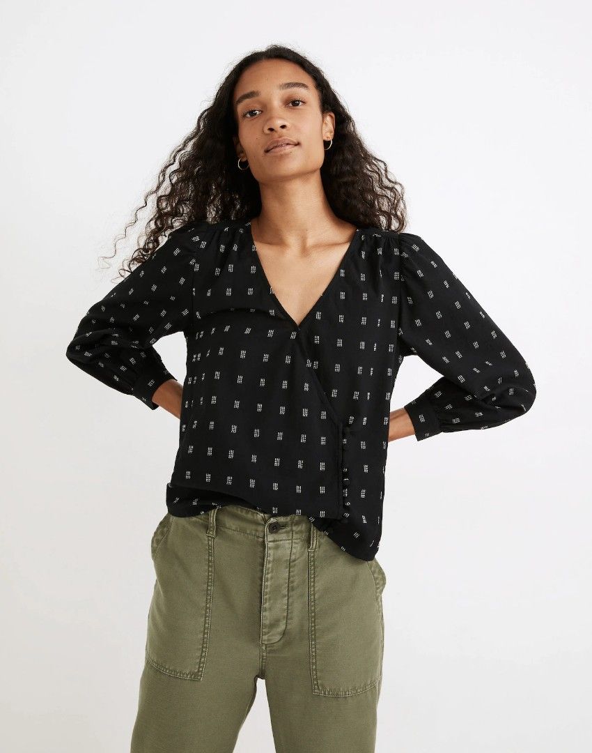 Madewell Kinston Side-Button Wrap Top in Textured Dobby (Category: Blouses) located in Calamba. Submitted by heeseung_gf (Listing ID 1464240024, Image 1). Description: Madewell Kinston Side-Button Wrap Top in Textured Dobby size XS on tag but fits upto medium cut tags retails for Php 6257 (on sale 58%) on their website but currently sold out.