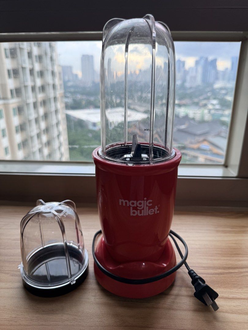 Magic Bullet Blender (Category: Juicers, Blenders & Grinders) located in Pasig City. Submitted by vdejesus (Listing ID 1464148370, Image 1). Description: 🥤 Magic Bullet Personal Blender / Smoothie Maker Compact, powerful, and easy to clean—perfect for quick breakfast smoothies, protein shakes, sauces, salad dressings, or grinding spices right in the cup! 📦 What’s Included: 1x Pink Motor Base (100% working, strong blending power) 1x Stainless St