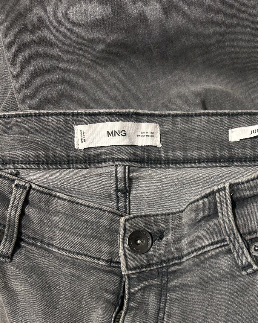 MANGO (Category: Jeans) located in Davao. Submitted by sart0ria85 (Listing ID 1464289435, Image 3). Description: A gray skinny jeans in JUDE collection of the brand. Stretchable. 98% COTTON 2%ELASTANE MADE IN PAKISTAN 🇵🇰 LARGE. Size 44 EXCELLENT CONDITION (94/100).