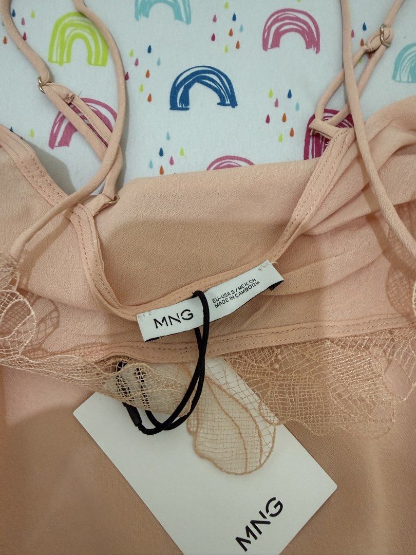 Mango Lace Trim Top (Category: Sleeveless) located in Manila. Submitted by wardrobeaddict28 (Listing ID 1464206085, Image 3). Description: BRAND NEW WITH TAG.