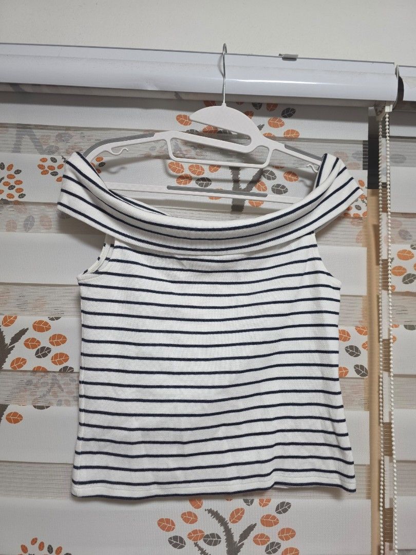 Mango Striped Off-the-Shoulder Top (Category: Blouses) located in Butuan. Submitted by edhelespyn (Listing ID 1464239405, Image 2). Description: 🌟 PLEASE READ 🌟 - Discounts for multiple buys - Can fit max 38" bust, 30" waist - Brand New with tag - Pls add p150 for J&T shipping. - Item will come from Butuan City, Agusan del Norte. - BPI, GCASH, MARIBANK.
