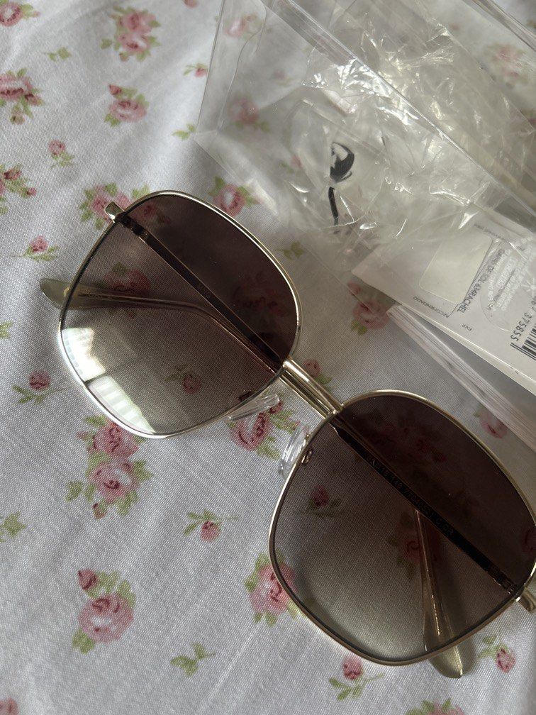Mango sunglasses (Category: Sunglasses & Eyewear) located in Marikina City. Submitted by araaaaaaa_ (Listing ID 1464212388, Image 2). Description: - brand new and never used - in very good condition (no scratches) LP POSTED.