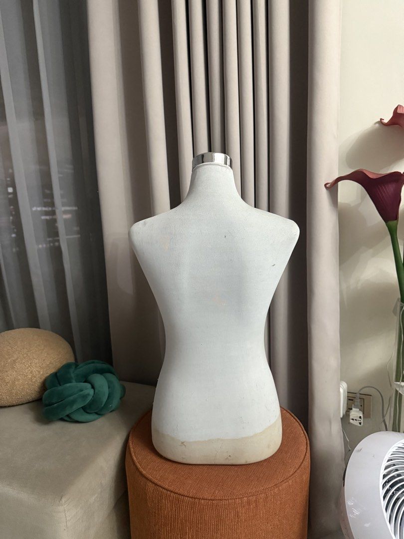 Mannequin (Category: Other Home Decor) located in Cainta. Submitted by ughniezkaaaa (Listing ID 1464223824, Image 3). Description: • Color may slightly be different due to lighting. • What you see is what you get. • Shipping is shouldered by the buyer. • MOD: Lalamove/Grab • MOP: GCash/Maya/GoTyme/Metrobank/Security Bank • RFS: Decluttering.