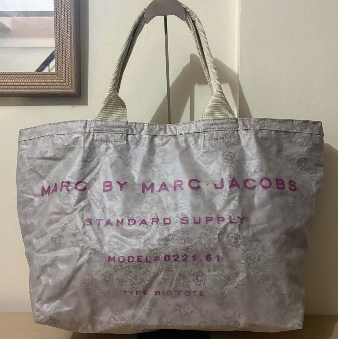 Marc Jacobs Weekender Tote Bag (Category: Tote Bags) located in Cavite. Submitted by chubbsavenue (Listing ID 1464321817, Image 1). Description: .