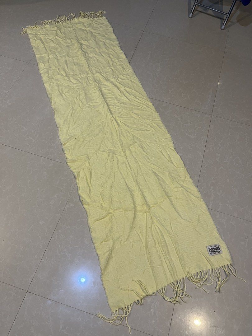 Marithe Francois Girbaud Scarf (Category: Scarves) located in Valencia. Submitted by bordzsthrift (Listing ID 1464299265, Image 2). Description: Exellent Condition No issue Light yellow.