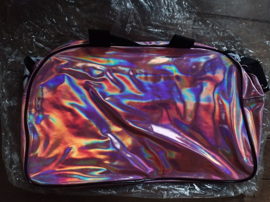 Mark Metallic Pink Overnight Bag (Category: Luxury Bags & Wallets) located in Cavite. Submitted by plorb (Listing ID 1464298197, Image 2). Description: Mark Metallic Pink Overnight Bag Brand: Avon Condition: New, unused ₱600.
