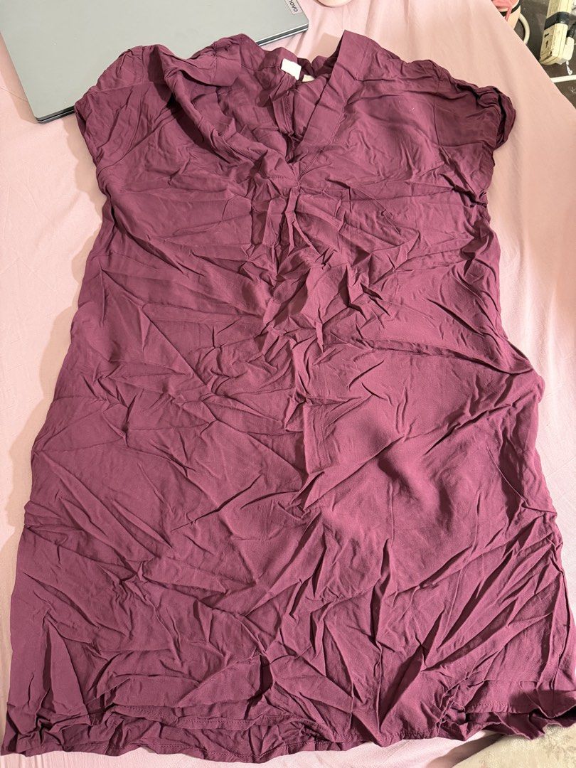 Maroon V-neck Top (Category: Blouses) located in San Fernando. Submitted by iammaryjoy58877 (Listing ID 1464153035, Image 1). Description: - Maroon v-neck top - Short sleeves - Soft fabric with a nice drape - Wrinkled from storage, irons easily - Great for casual wear or layering.