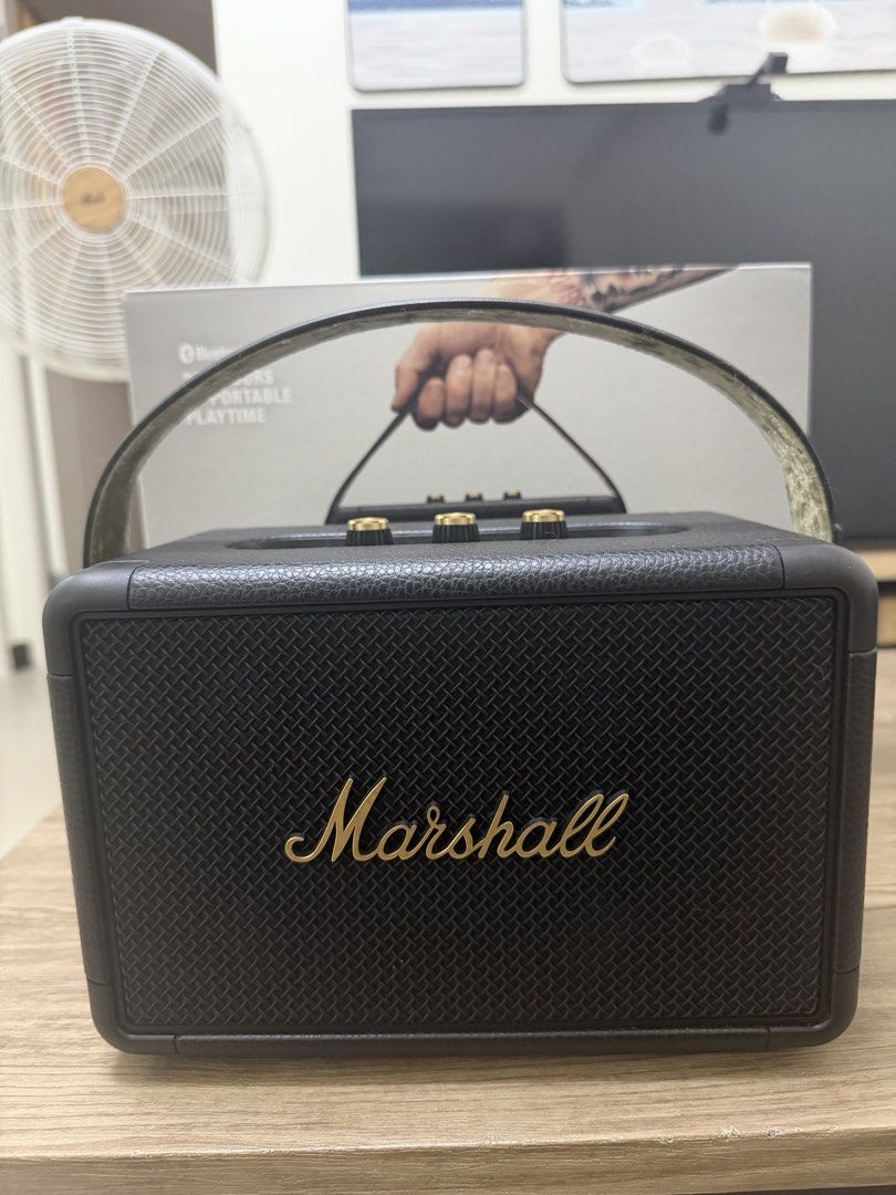 MARSHALL KILLBURN II BLACK (Category: Soundbars, Speakers & Amplifiers) located in Pasig City. Submitted by glenlopez_randomthings (Listing ID 1464326415, Image 2). Description: RFS: Declutter Not using it, may iba akong bluettoth speaker but this one, sobrang ganda at sobrang tagal din icharge :).