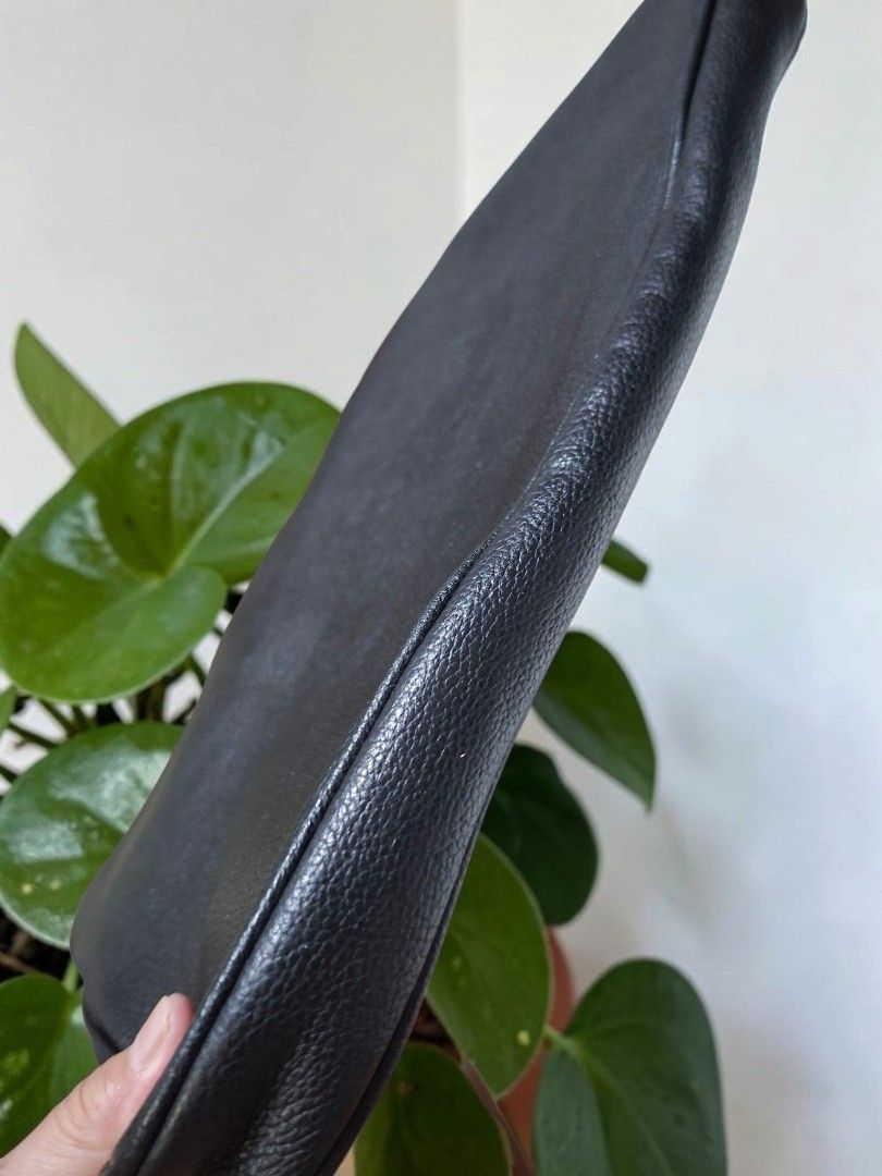 MARUEM LEATHER IPAD LAPTOP SLEEVE (Category: Belt bags, Clutches and Pouches) located in Las Pinas. Submitted by annachiaonair2037 (Listing ID 1464248277, Image 3). Description: MARUEM LEATHER IPAD LAPTOP SLEEVE FROM JAPAN MADE IN JAPAN YKK ZIP H 9" L 13" W 1.5" Disclaimer: I am not affiliated with, associated with, or authorized by any of the brands featured posted. Any mention of brand names, trademarks, or logos is solely for identification an