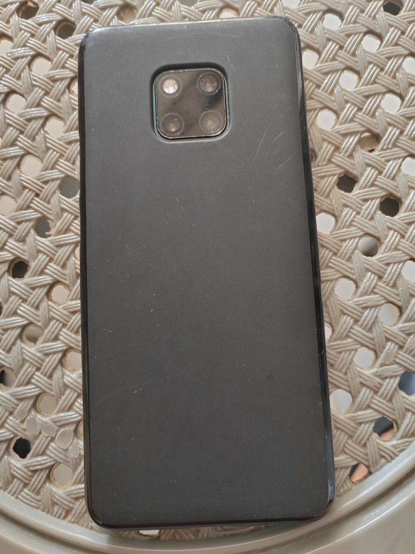 mate20pro （分類：Huawei 華為）位於 Hong Kong。 由 lawrencechiu238 提交（商品編號 1464140521，圖片 3）。簡介： 華為 mate20pro 新净有图 屏蔽有绿線 有時重启。