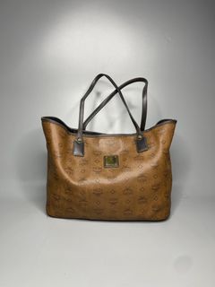 (Category: ) located in . Submitted by thrift.wrld (Listing ID 1464289818, Image 1). Description: .