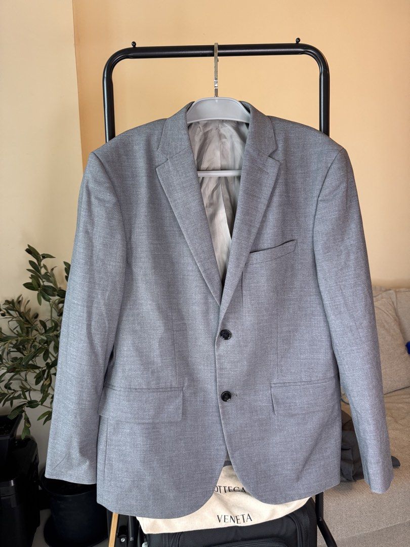 Men’s Slimfit Blazer (Category: Coats, Jackets and Outerwear) located in Mandaluyong City. Submitted by cartmyitems (Listing ID 1464215250, Image 1). Description: - Classic grey blazer - Two-button front closure - Two front flap pockets and one chest pocket - Fully lined interior - Ideal for formal or smart-casual occasions - A versatile addition to any wardrobe.