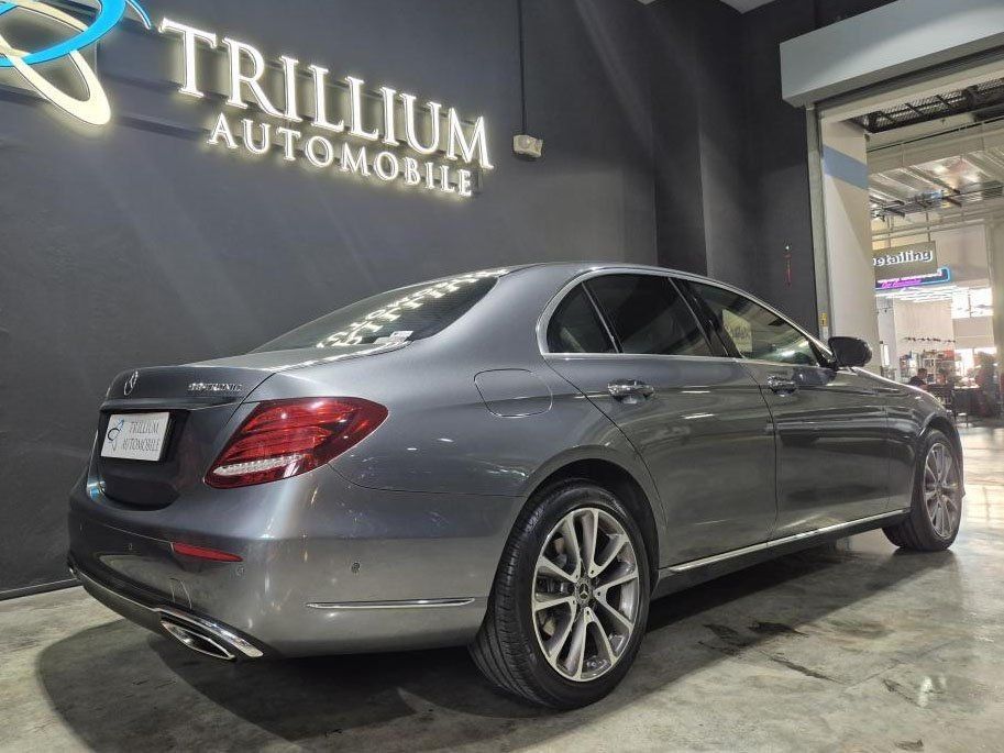 Mercedes-Benz E-Class Saloon E200 Exclusive (A) (Category: Used Cars) located in Singapore. Submitted by trillium.auto (Listing ID 1464281379, Image 3). Description: 🚘 Vehicle Features 2l turbocharged inline 4 engine producing 181bhp and 300nm, paired with a 9g-tronic gearbox. 0-100km/h in 7.7s. RWD. Keyless. Traction control. 🚘 Accessories Twin eletric seats. 7 airbags. LED active headlight. 360 camera. Ambient lighting. Park pilot. Auto tailg