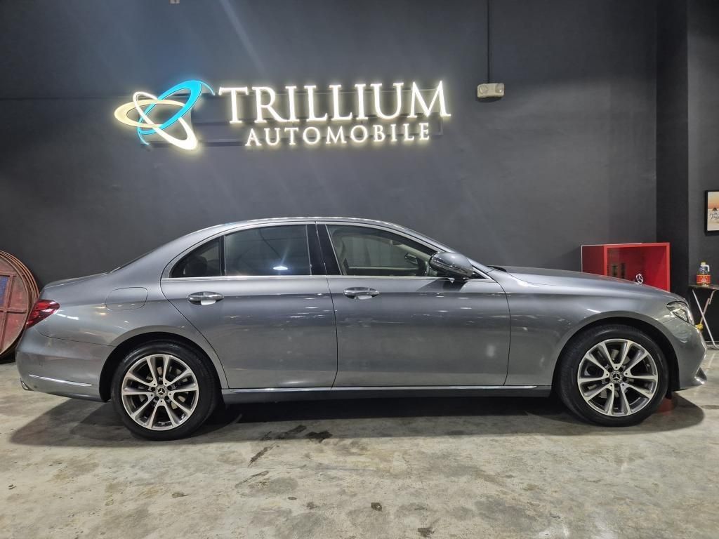 Mercedes-Benz E-Class Saloon E200 Exclusive (A) (Category: Used Cars) located in Singapore. Submitted by trillium.auto (Listing ID 1464281379, Image 2). Description: 🚘 Vehicle Features 2l turbocharged inline 4 engine producing 181bhp and 300nm, paired with a 9g-tronic gearbox. 0-100km/h in 7.7s. RWD. Keyless. Traction control. 🚘 Accessories Twin eletric seats. 7 airbags. LED active headlight. 360 camera. Ambient lighting. Park pilot. Auto tailg