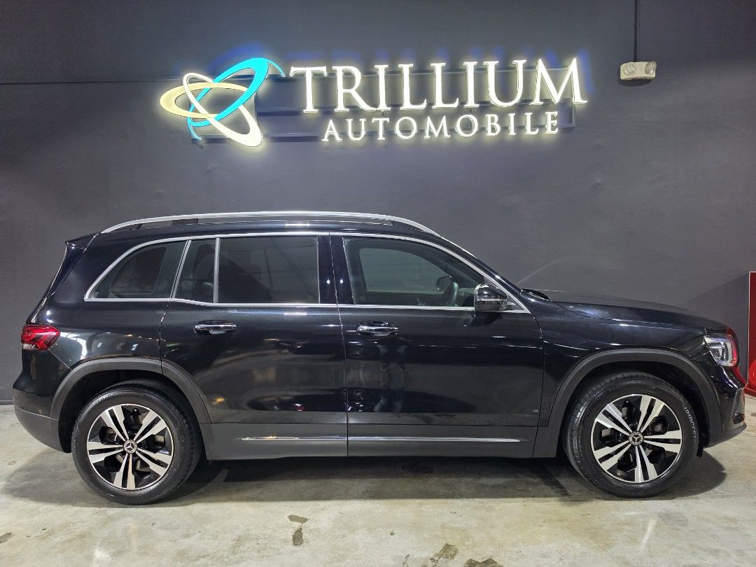 Mercedes-Benz GLB-Class GLB200 Progressive 7-Seater (A) (Category: Used Cars) located in Singapore. Submitted by trillium.auto (Listing ID 1464274540, Image 3). Description: 🚘 Vehicle Features 160hp 4 cylinder turbocharged engine. 7G-DCT gearbox transmission. Dynamic select with 4 selectable drive programs. 7G-DCT transmission. Paddle shift. 🚘 Accessories Original 18" sport rims. 10.25" MBUX touchscreen. Auto tailgate, Apple CarPlay/Android Aut