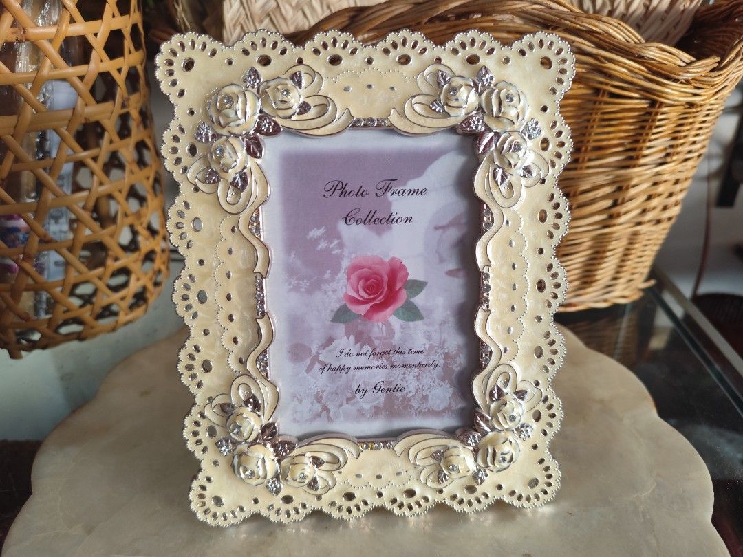 Metal Material Frame 4R size (Category: Frames & Pictures) located in Dipolog. Submitted by thriftteata (Listing ID 1464175389, Image 1). Description: new.