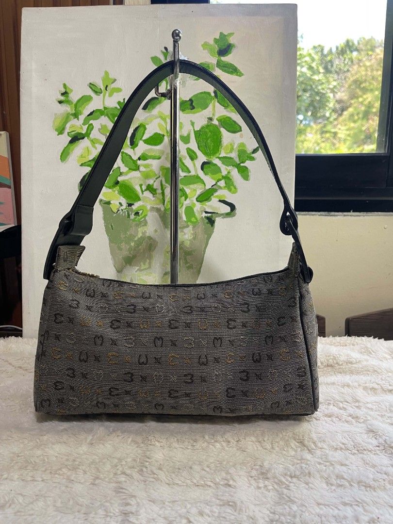 Metro city shoulder bag Original (Category: Shoulder Bags) located in Naawan. Submitted by twillycalledprelovedbags (Listing ID 1464182145, Image 1). Description: Metro city Ma.