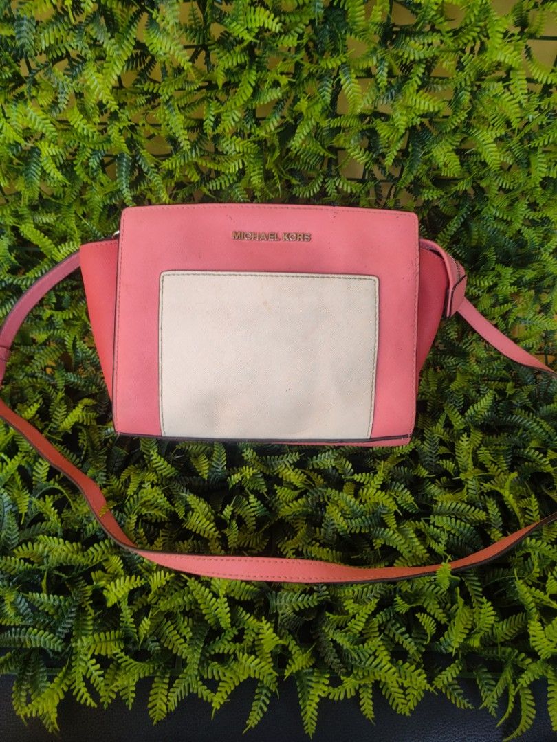 Michael Kors (Category: Shoulder Bags) located in Davao. Submitted by asherbenedict24 (Listing ID 1464214443, Image 1). Description: Preloved from korea box with sign of used L - 7 inch W - 9 inch.