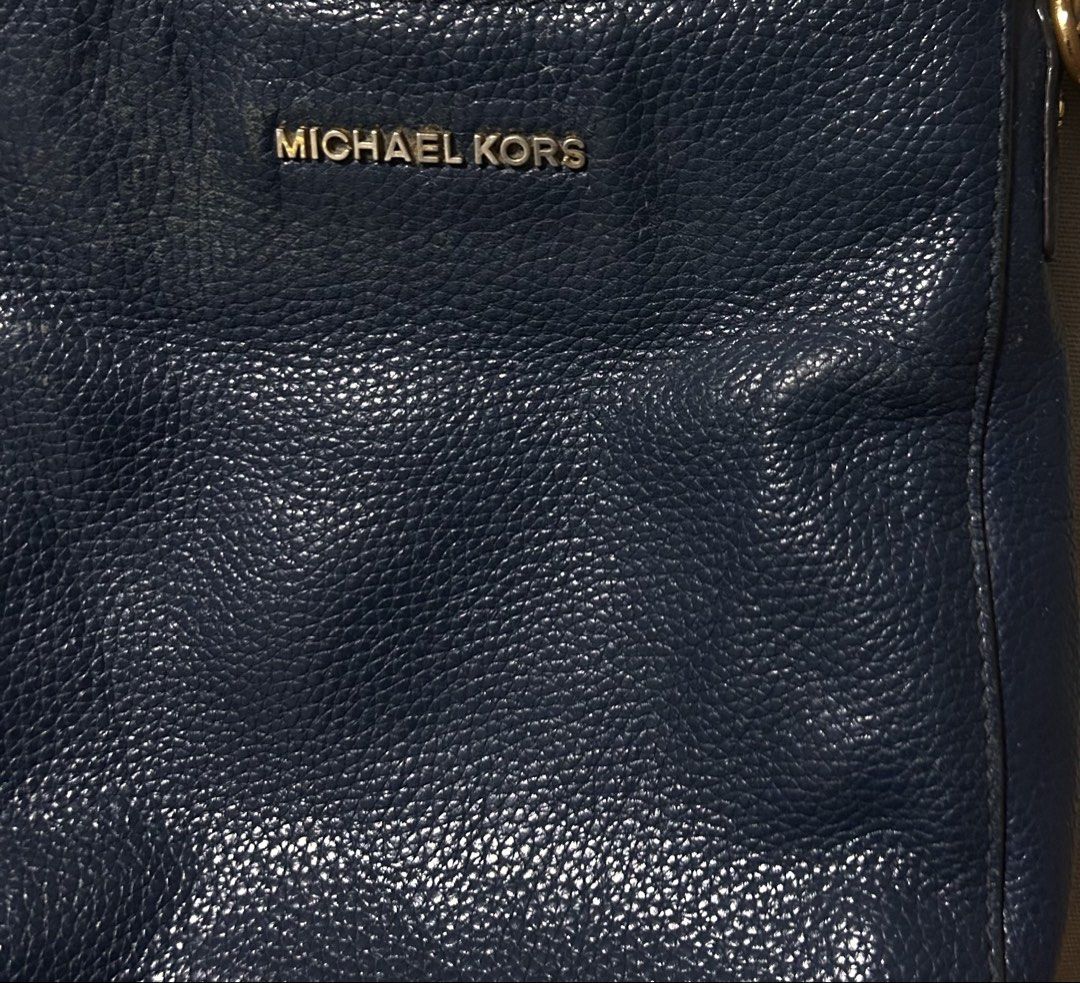MICHAEL KORS (Category: Cross-body Bags) located in Davao. Submitted by sart0ria85 (Listing ID 1464229186, Image 3). Description: Dark Blue Leather bag with a leather fringe on side. With zipper and a leather sling. Pure 100% CALF LEATHER. VERY GOOD CONDITION (87/100) .