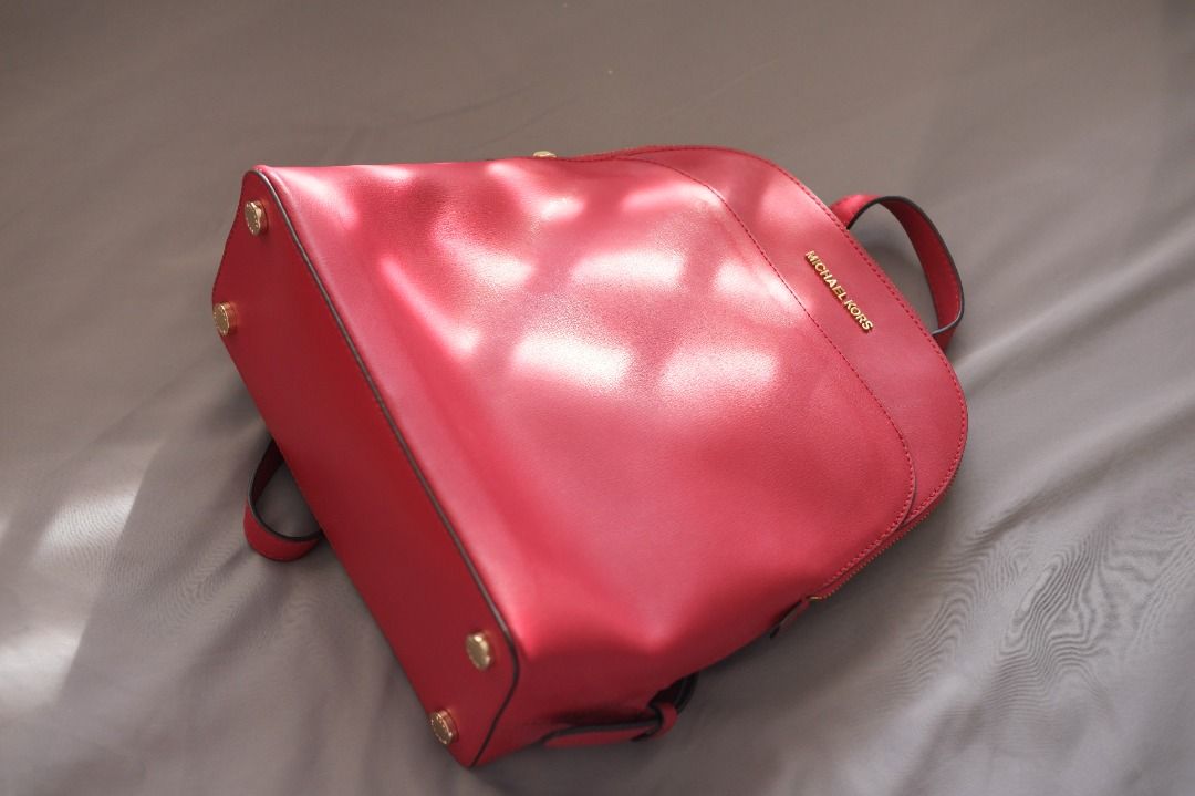 Michael Kors Backpack (Category: Luxury Bags & Wallets) located in Makati City. Submitted by thunderhippo (Listing ID 1464216786, Image 2). Description: Purchased in Canada Never used Retails for about $170CAD .