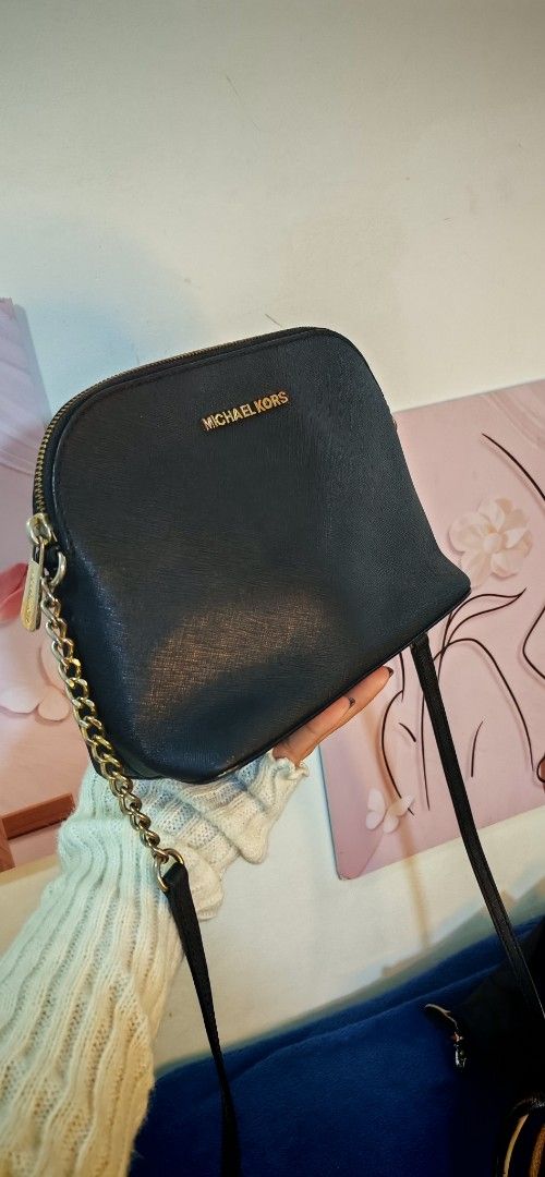 Michael Kors Black Leather Crossbody Bag (Category: Cross-body Bags) located in Caloocan City. Submitted by miyaka_lm (Listing ID 1464199374, Image 1). Description: - Authentic Michael Kors black leather crossbody bag - Features elegant gold chain detail - Adjustable strap for comfortable wear - Secure zip closure - Interior model number: 32H4GCPC7L - Ideal for everyday use.