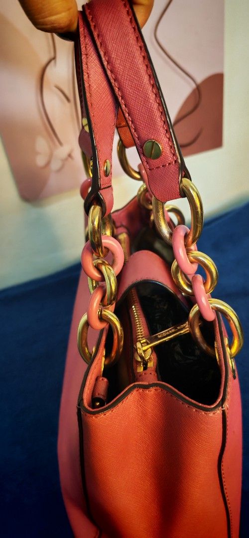 Michael Kors Pink Leather Chain Handle Handbag (Category: Luxury Bags & Wallets) located in Caloocan City. Submitted by miyaka_lm (Listing ID 1464201185, Image 3). Description: - Genuine pink Michael Kors handbag - Crafted from quality leather - Features stylish gold and pink chain detailing on handles - Secure zipper closure - Interior lining with signature MK logo pattern - Made in China - Versatile for everyday use or evening events.