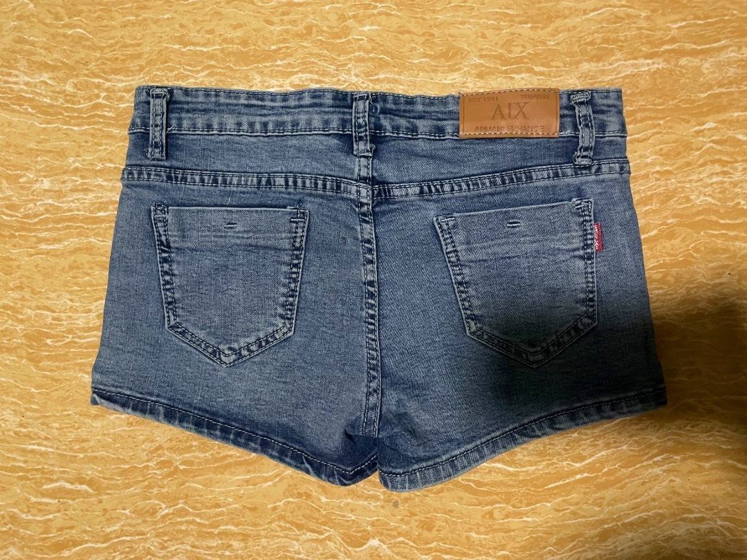 Buttons Down Denim Skort (Category: Skirts) located in San Pedro. Submitted by r.vynarchives (Listing ID 1464181183, Image 2). Description: Mid Rise Denim Skort S 25 Length 9 •WASHED & READY TO WEAR —DM for deets.