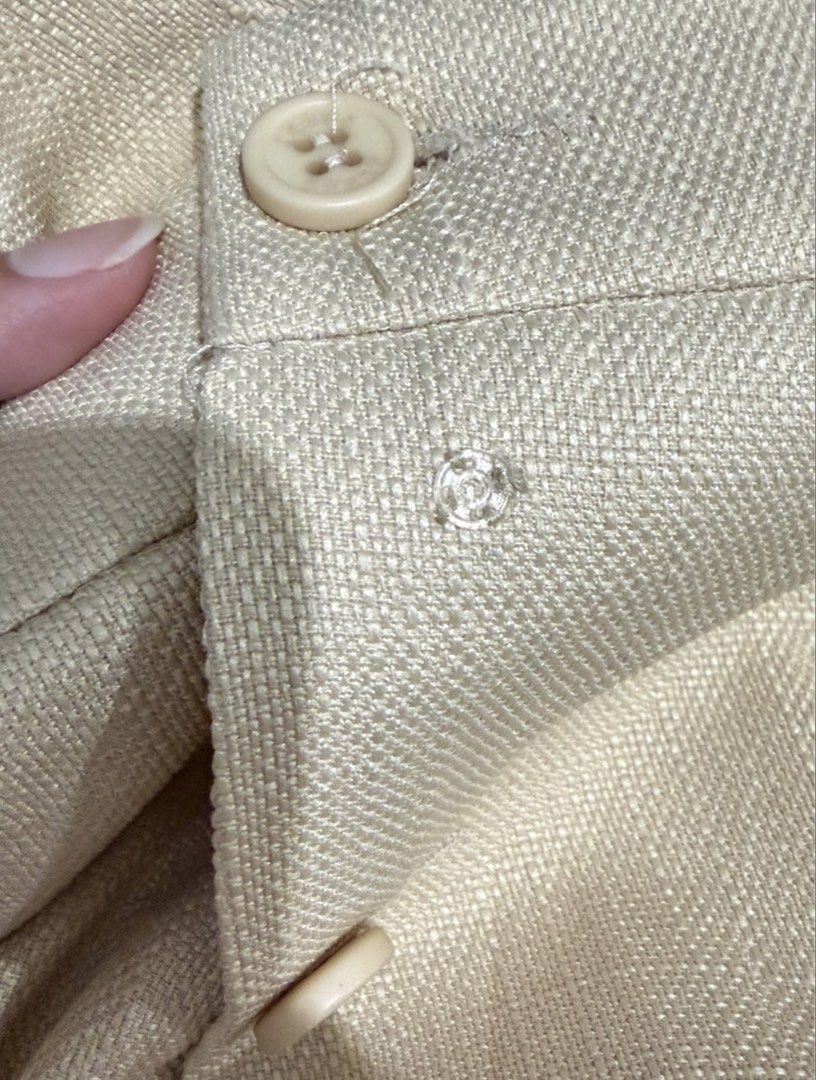 mini skirt beige (Category: Skirts) located in Cainta. Submitted by r1sung (Listing ID 1464191913, Image 3). Description: • can fit up to size 29 only • never worn Cainta, Rizal mod: j&t or lalamove mop: gcash.