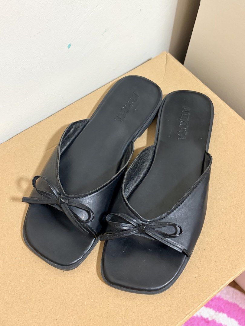 Minimalist Black Leatherette Bow Strap Sandals (Category: Flats & Sandals) located in Antipolo. Submitted by francine.closet (Listing ID 1464298370, Image 2). Description: Good for wide feet No box included .