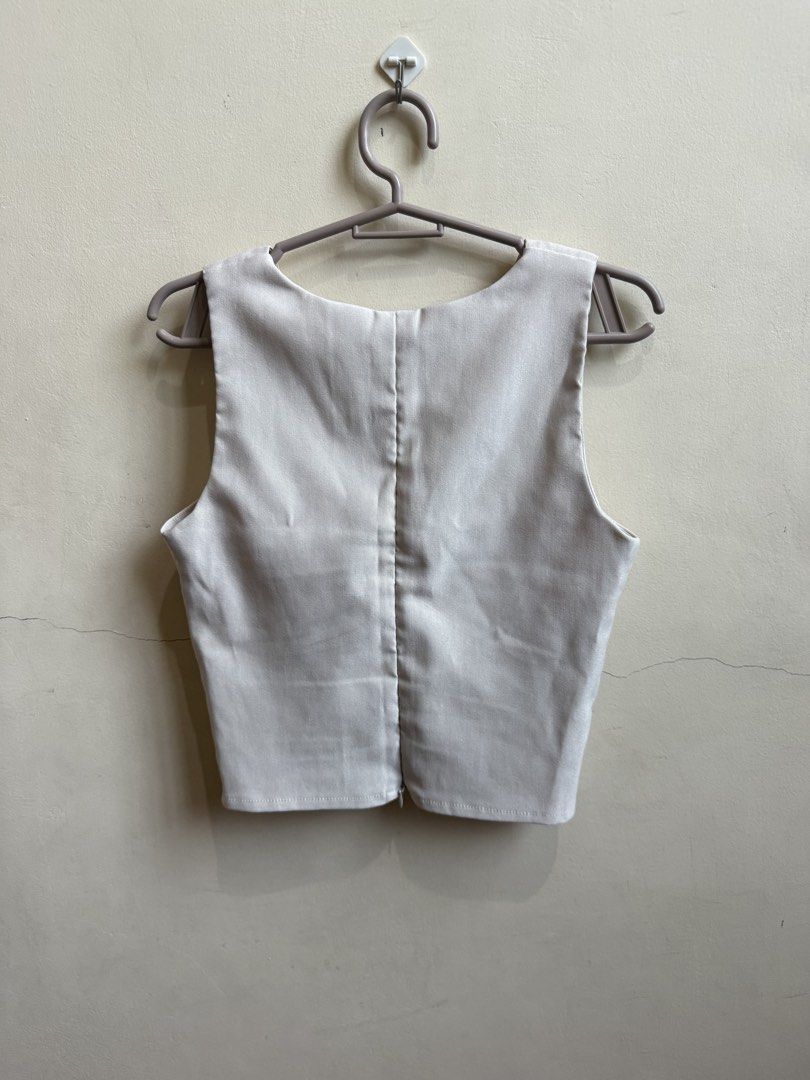 Missym Crop Top - Beige (Category: Shirts) located in Pasig City. Submitted by amadamnl (Listing ID 1464160155, Image 3). Description: - Cream sleeveless crop top - V-neckline with back zipper closure - Fitted bodice with dart details.