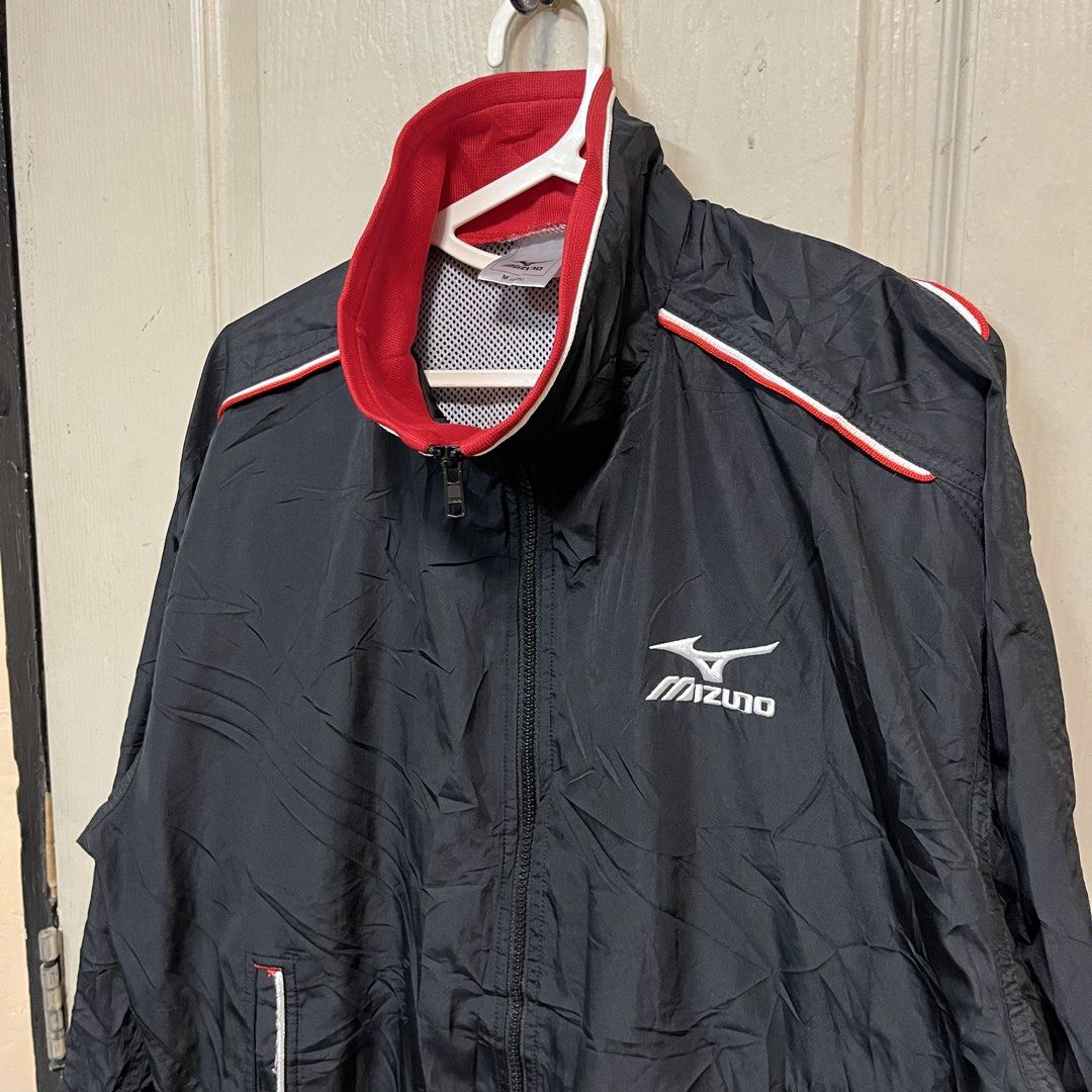 Mizuno | Tritone Windbreaker (Category: Coats, Jackets and Outerwear) located in Quezon City. Submitted by giometryyy (Listing ID 1464292310, Image 3). Description: L25 W23 Large fave excellent condition embroidered logo 📍East Fairview, QC 🛵Lalam0ve / JnT 💰Payment first.