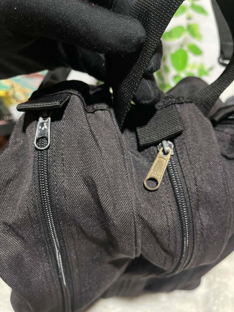 Mizuno Black shoe Bag (Category: Backpacks) located in Naawan. Submitted by twilly.apparel2 (Listing ID 1464242785, Image 3). Description: -issue may punit sa side, change puller and may used Black Mizuno duffel bag - Multiple zippered compartments for easy organization - Adjustable shoulder strap included - Ideal for gym sessions or travel - Approximately 14 inches tall.