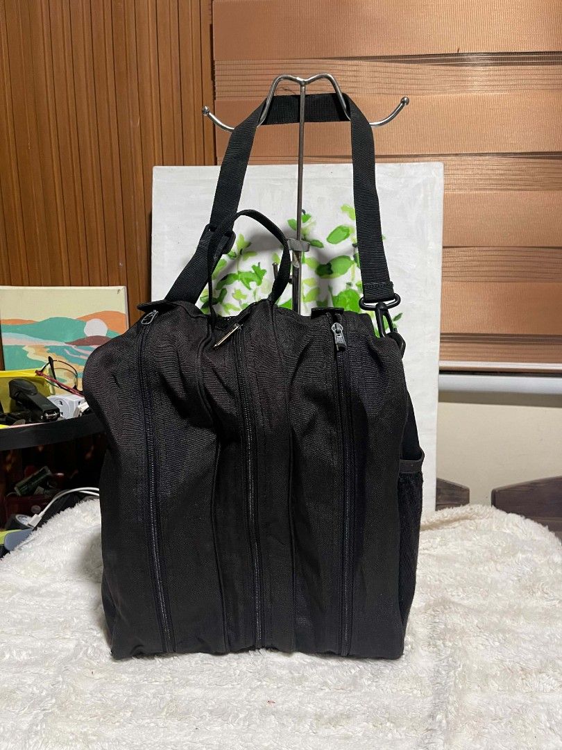 Mizuno Black shoe Bag (Category: Backpacks) located in Naawan. Submitted by twilly.apparel2 (Listing ID 1464242785, Image 2). Description: -issue may punit sa side, change puller and may used Black Mizuno duffel bag - Multiple zippered compartments for easy organization - Adjustable shoulder strap included - Ideal for gym sessions or travel - Approximately 14 inches tall.