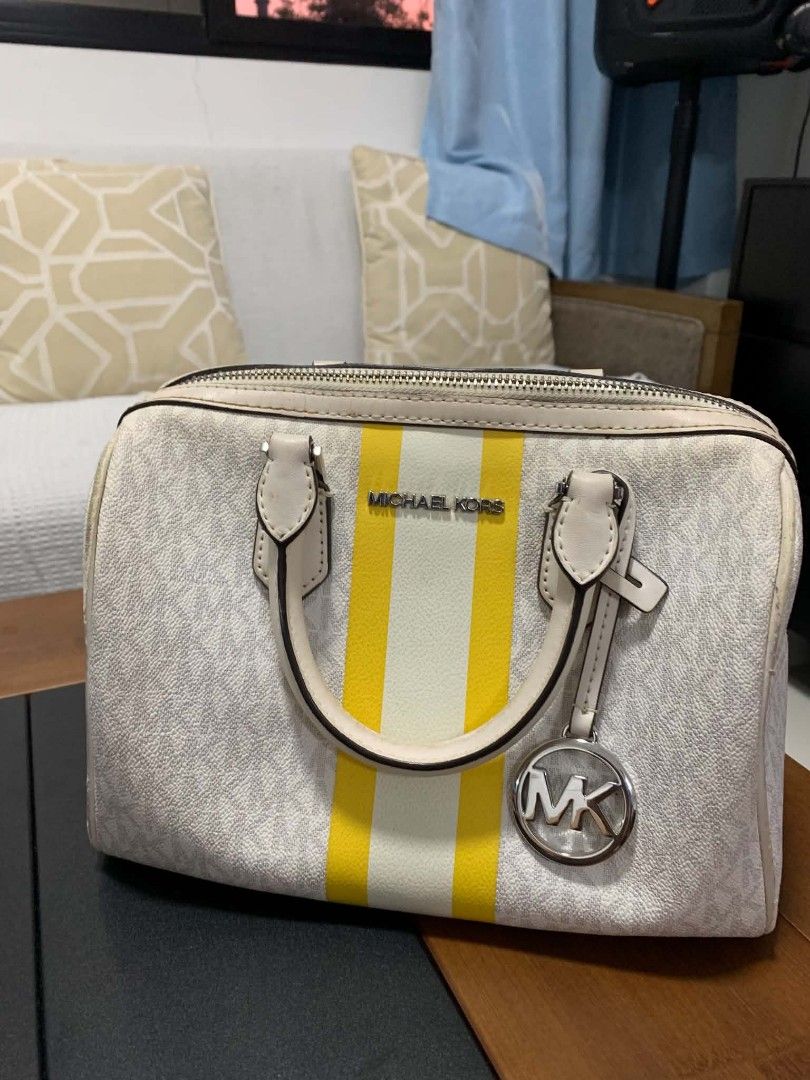 MK Bedford Small Logo Stripe Duffle Bag (Category: Tote Bags) located in Pasay City. Submitted by happywater.9e9c95 (Listing ID 1464248681, Image 1). Description: .