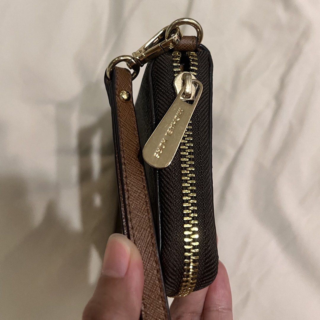 MK Long Zip Wallet in Brown (Category: Wallets & Card holders) located in Quezon City. Submitted by blk22 (Listing ID 1464292710, Image 3). Description: Bought in the US last December 2019 and then pandemic happened. Never used, kept in my bags cabinet only. All gold hardwares and corners are intact, no scratches, no issues. Can send more pictures if needed..