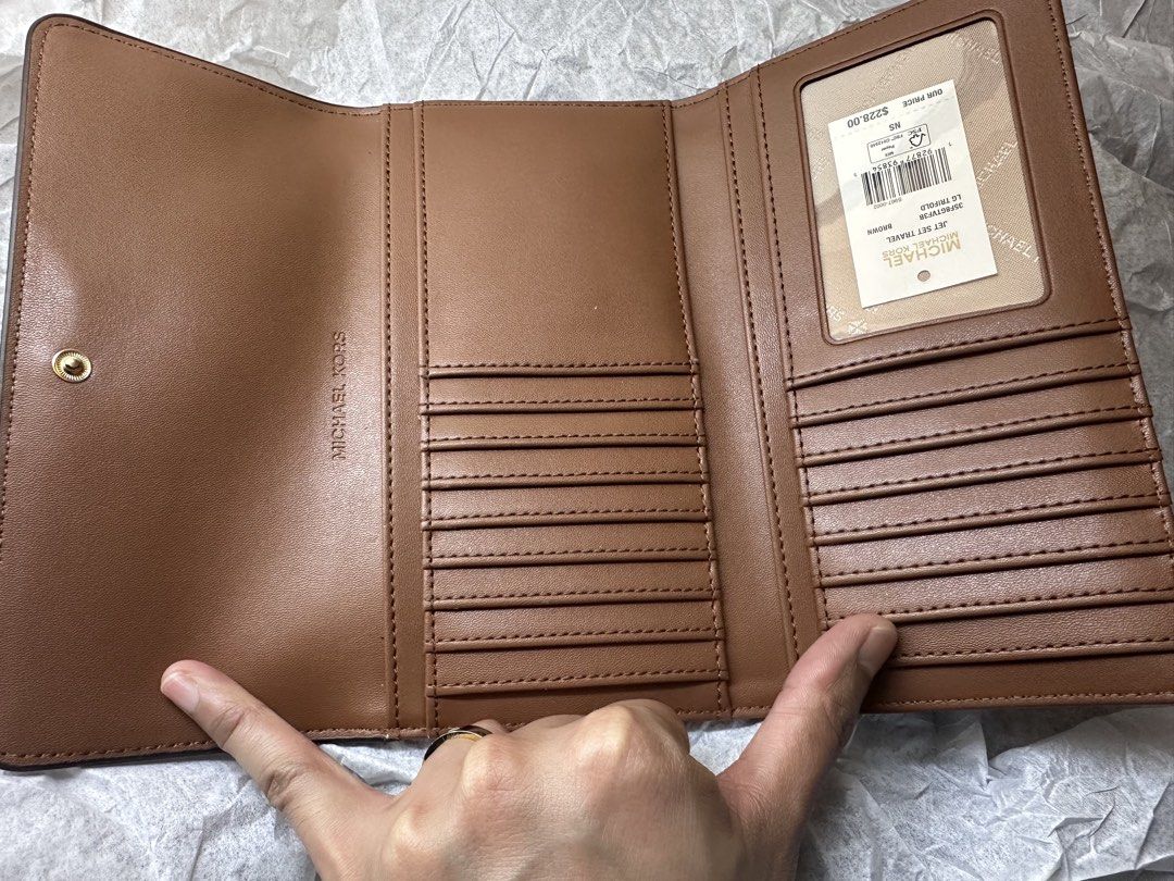 MK original (Category: Wallets & Card holders) located in Paranaque City. Submitted by edogreat (Listing ID 1464341050, Image 2). Description: Condition: Brand New with Tags . Never used Inclusions: Comes with care card, paper bag.