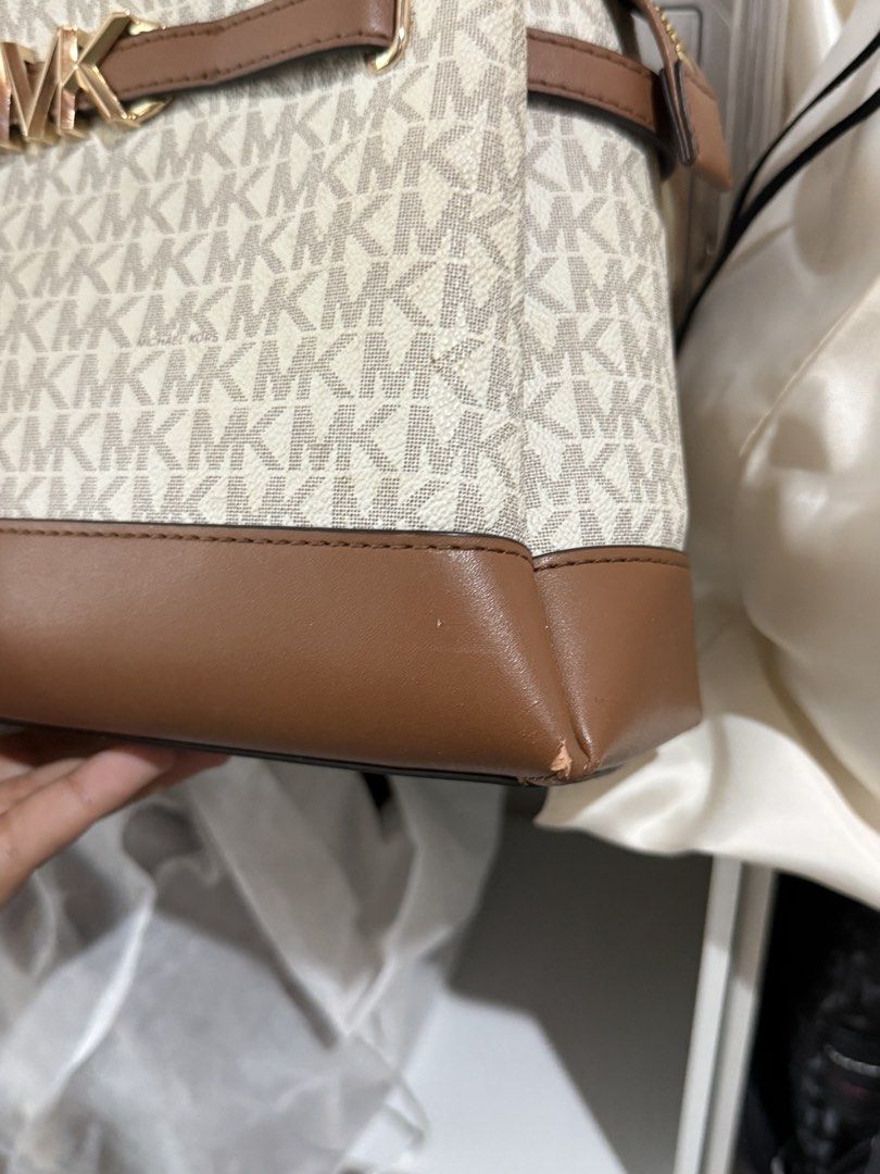 MK Signature Two Way (Category: Cross-body Bags) located in San Fernando. Submitted by lei_sheena (Listing ID 1464274532, Image 2). Description: check photos for condi like new authentic original .
