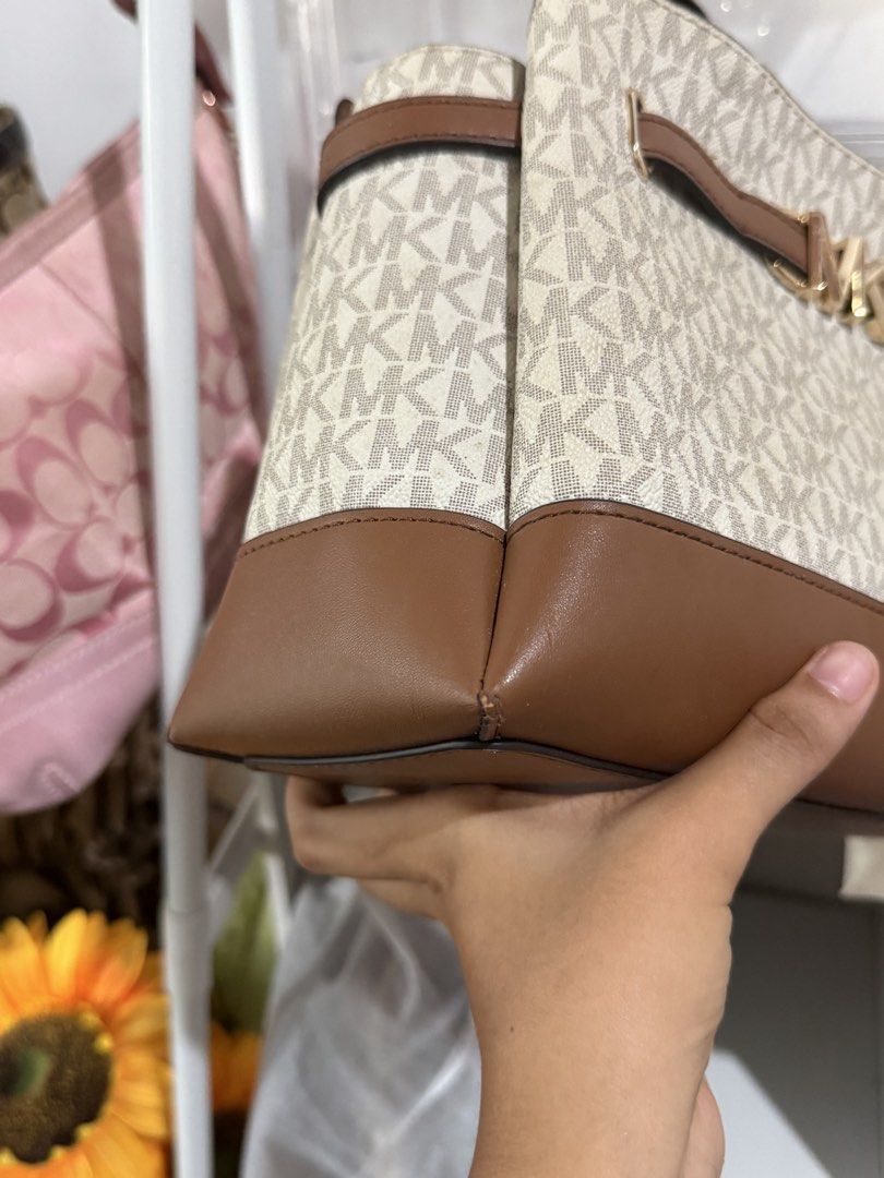 MK Signature Two Way (Category: Cross-body Bags) located in San Fernando. Submitted by lei_sheena (Listing ID 1464274532, Image 3). Description: check photos for condi like new authentic original .