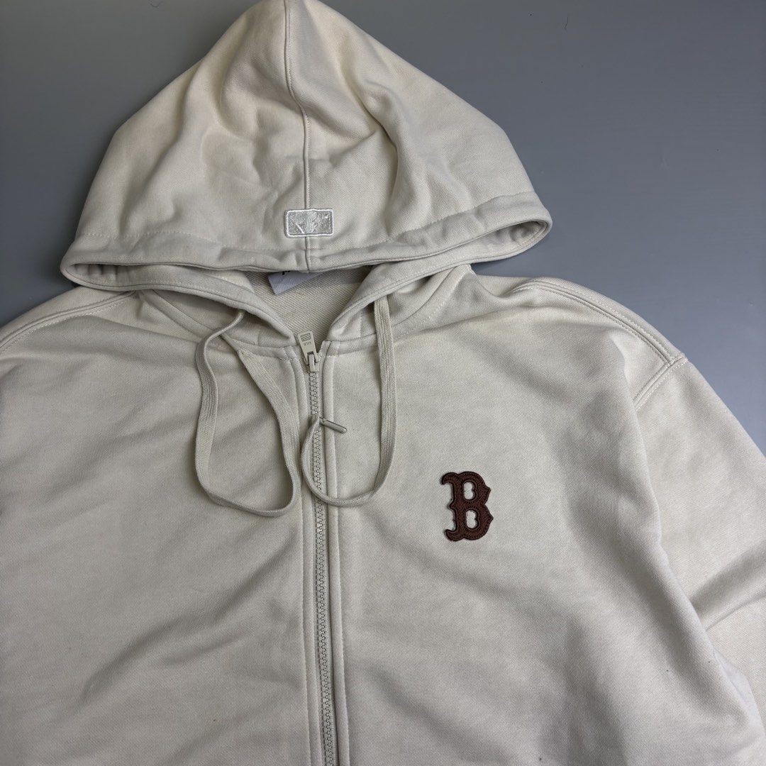 MLB (Category: Hoodies) located in Taguig. Submitted by the_rare_edit (Listing ID 1464208990, Image 3). Description: DIMENSIONS: 24x27 ISSUE: need wash COLOR RATE: 9.8/10 CONDITION: Excellent condition.