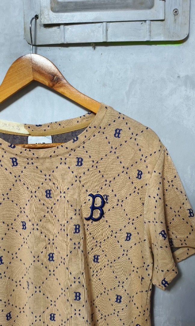 MLB MONOGRAM (Category: Tshirts & Polo Shirts ) located in Calamba. Submitted by luckthriftph (Listing ID 1464178452, Image 3). Description: MLB MONOGRAM Color rate: 9.5/10 Width: 20.5 Length: 26 Excellent Condition Flawless on print Issue: None Mine: 550 Loc: Calamba, Laguna Courier: JNT, Lalamove and LBC ( Cop Only ) DM ME TO PURCHASE! 📩.