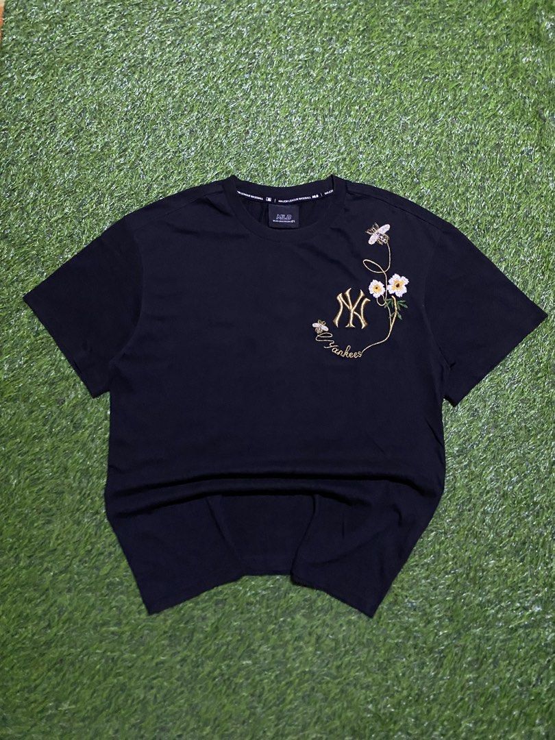 MLB NY (Category: Tshirts & Polo Shirts ) located in Manila. Submitted by niftythrifttt (Listing ID 1464271883, Image 1). Description: NY MLB SIZE L WIDTH - 20.5 LENGTH - 28 COLOR RATE 9.5 EXCELLENT CONDI NO ISSUE.