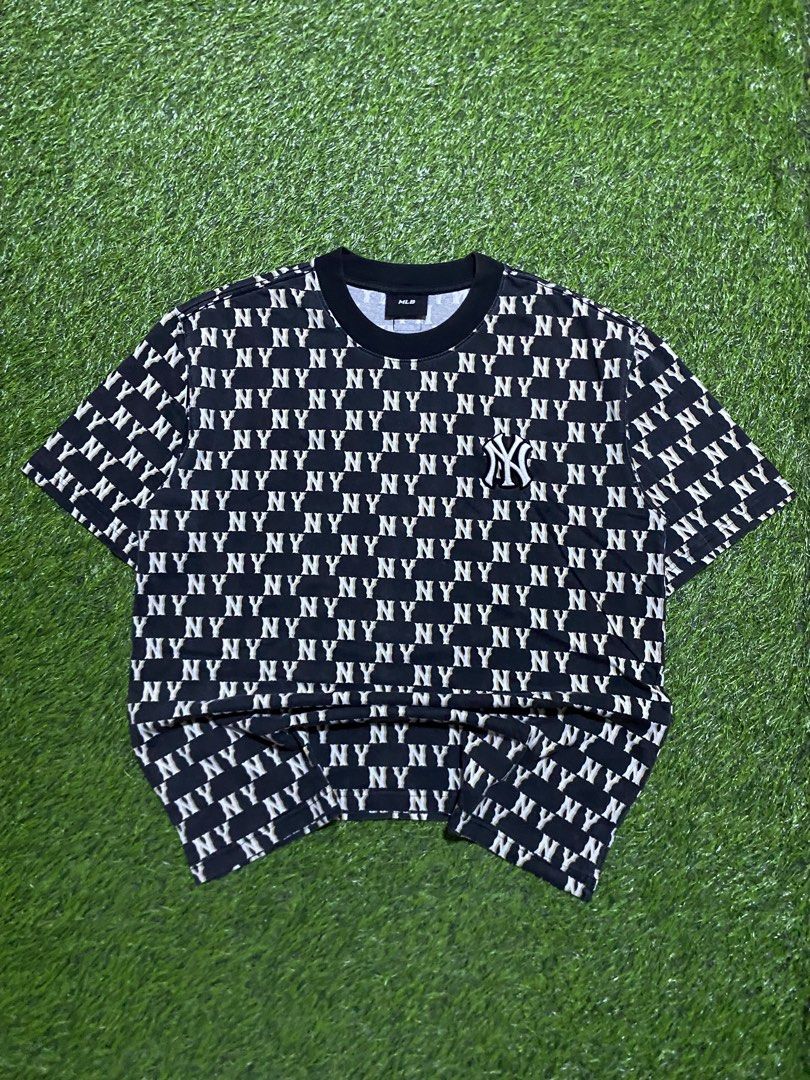 MLB NY AOP (Category: Tshirts & Polo Shirts ) located in Manila. Submitted by niftythrifttt (Listing ID 1464269631, Image 1). Description: MLB NY AOP SIZE L WIDTH - 22 LENGTH - 28 COLOR RATE 9.5 EXCELLENT COND ISSUE MINIMAL FADE IN NECK (NOTICEABLE).