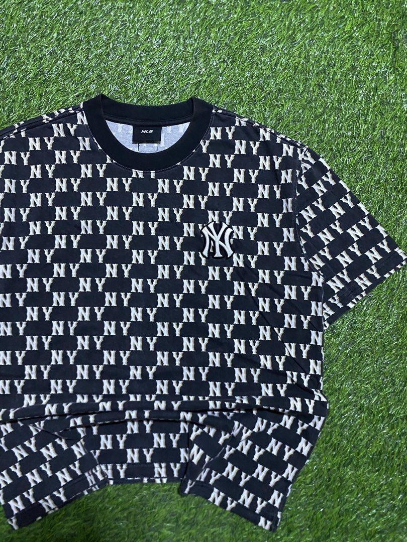 MLB NY AOP (Category: Tshirts & Polo Shirts ) located in Manila. Submitted by niftythrifttt (Listing ID 1464269631, Image 3). Description: MLB NY AOP SIZE L WIDTH - 22 LENGTH - 28 COLOR RATE 9.5 EXCELLENT COND ISSUE MINIMAL FADE IN NECK (NOTICEABLE).
